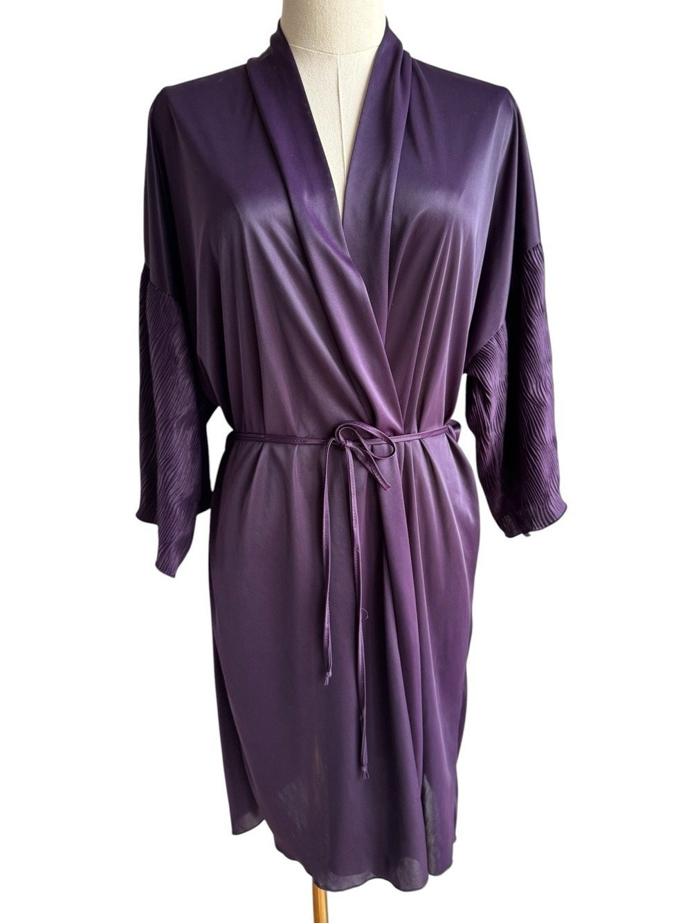 Vintage Silky Soft Robe Sz M Eggplant Purple Crinkle Sleeve Knee Length Boudoir